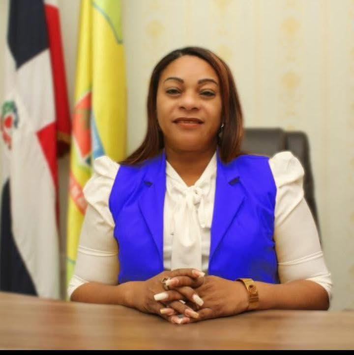 La Directora Municipal de Hatillo, profesora Esperanza de Dios, invita a la población asistir al tedeúm